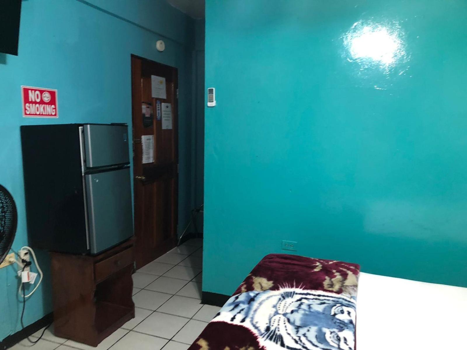 Chaleanor Hotel Dangriga Zimmer foto